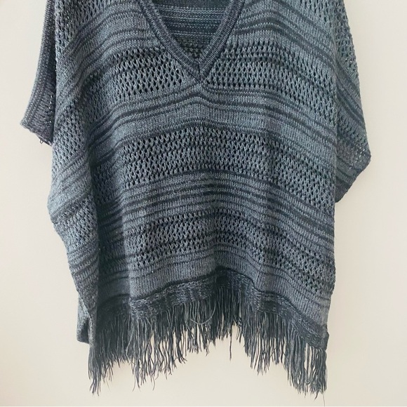Urban Outfitters Knit Pullover Poncho Charcoal Sz Medium - Picture 3 of 9